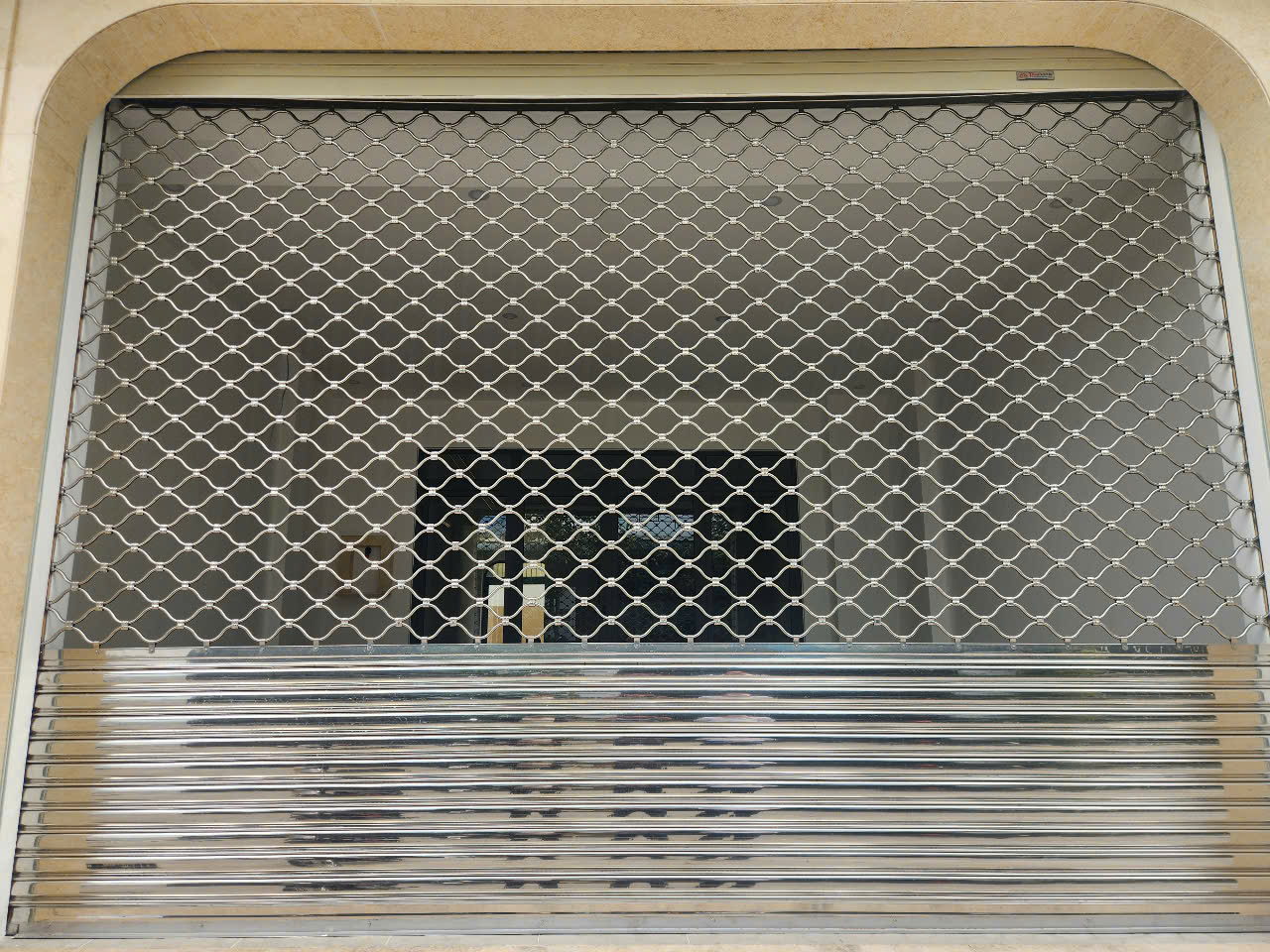 Cửa cuốn mắc võng inox - Tâm Quang Minh