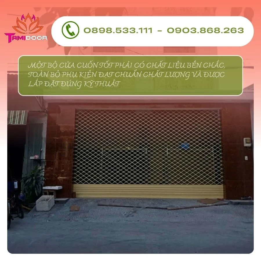 Một bộ cửa cuốn tốt phải có chất liệu bền chắc, toàn bộ phụ kiện đạt chuẩn chất lượng và được lắp đặt đúng kỹ thuật.